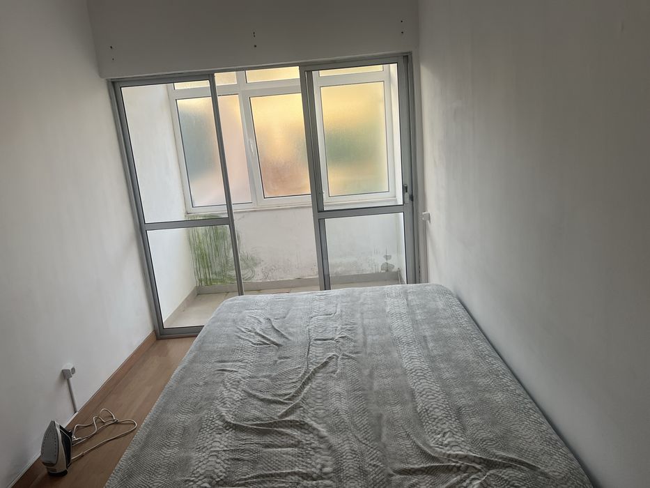 Quarto Individual em Almada
