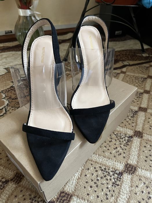 Продаються нові босоніжки