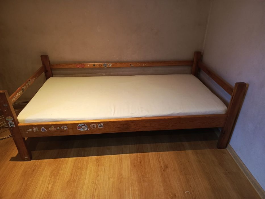 Łóżko z materacem 90/200