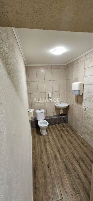 Продаж діючого офісного центру у центрі Калуша.