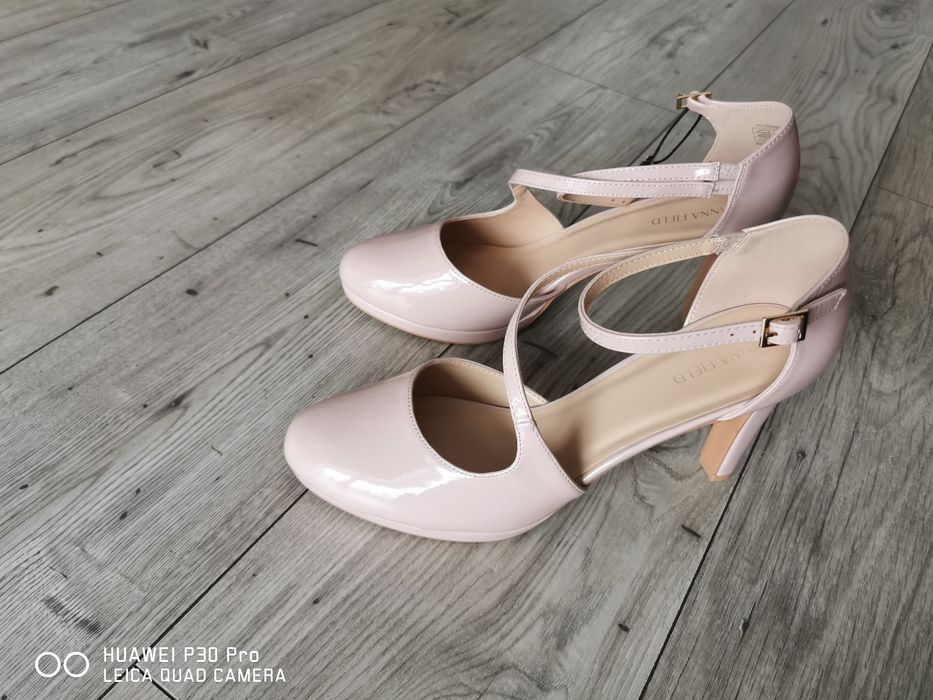 Szpilki lakierki r 44 Nowe Nude wygodne