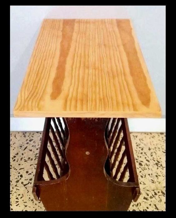 Mesa de Apoio c/ Porta-Revistas