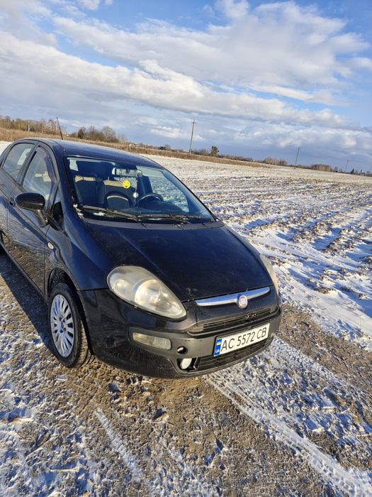 Авто на ходу, на літній шині маю зиму 4шт до встановлення,  потрібен