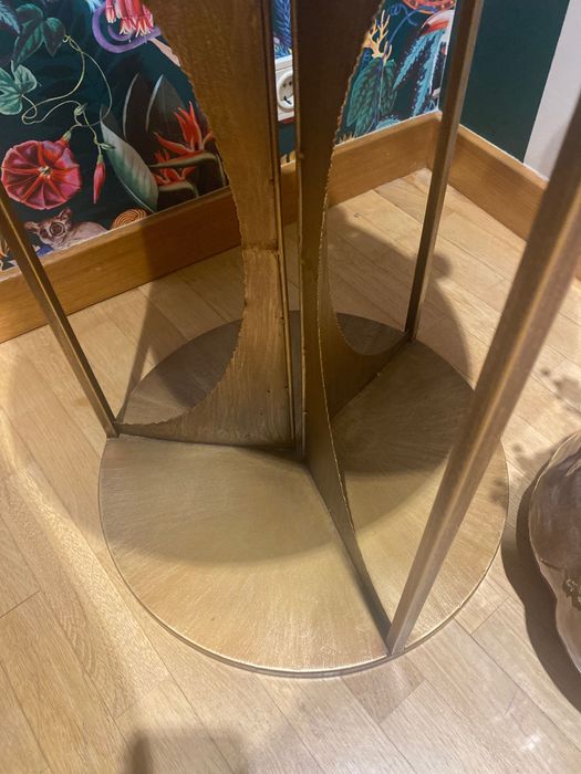 Vendo mesa em latão e espelho da área em ótimas condições,60 euros.