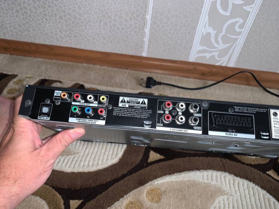 LG дівіді програвач