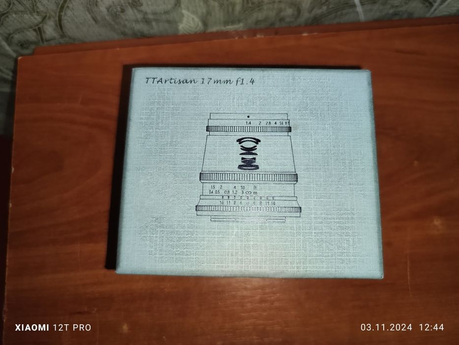 Продам обектив  новый