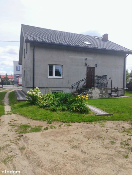 Dom wolnostojący na wsi z garażem i piwnicą