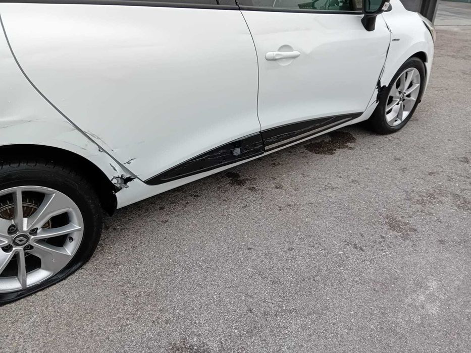 Renault Clio 1.5 dci Limited c/iva - Nacional ( pequeno sinistro )