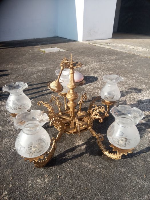 Vendo candeeiro muito bonito dourado