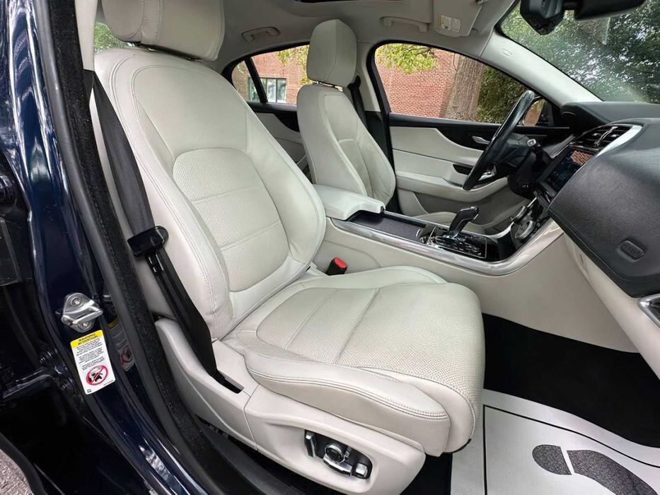 Jaguar XE P250 S      2020