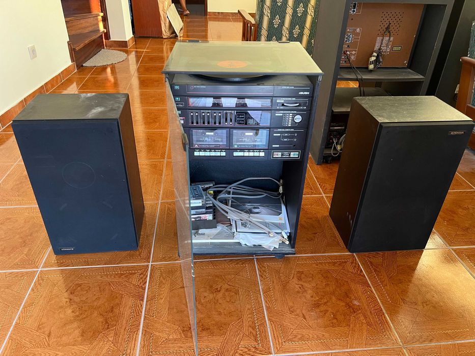 Aparelhagem Hi-Fi vintage mais colunas