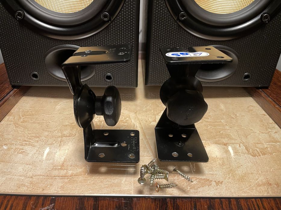 Kolumny podstawkowe monitory Bowers & Wilkins DM601 S1 + wieszaki