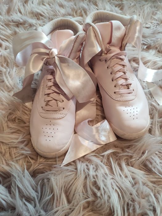 Buty sportowe damskie