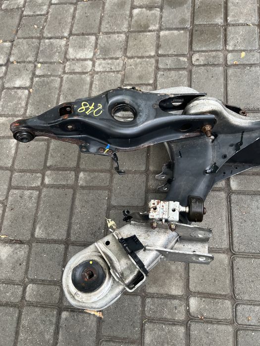 Mercedes w211 e220 cdi задній підрамник в ідеальному стані