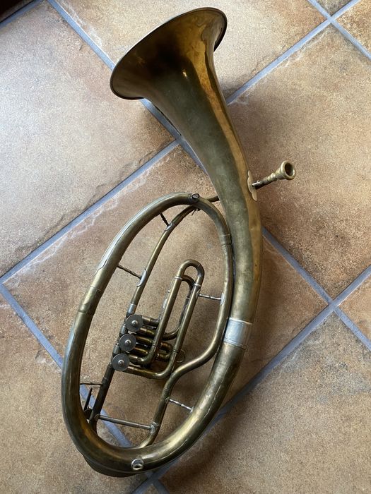 Tuba , instrument muzyczny