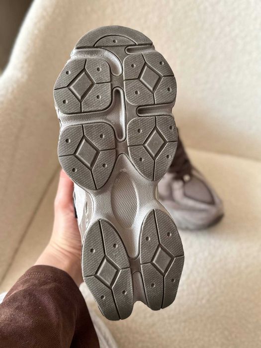 New Balance 9060 Brown Жіночі кросівки НБ трендовий колір 2026