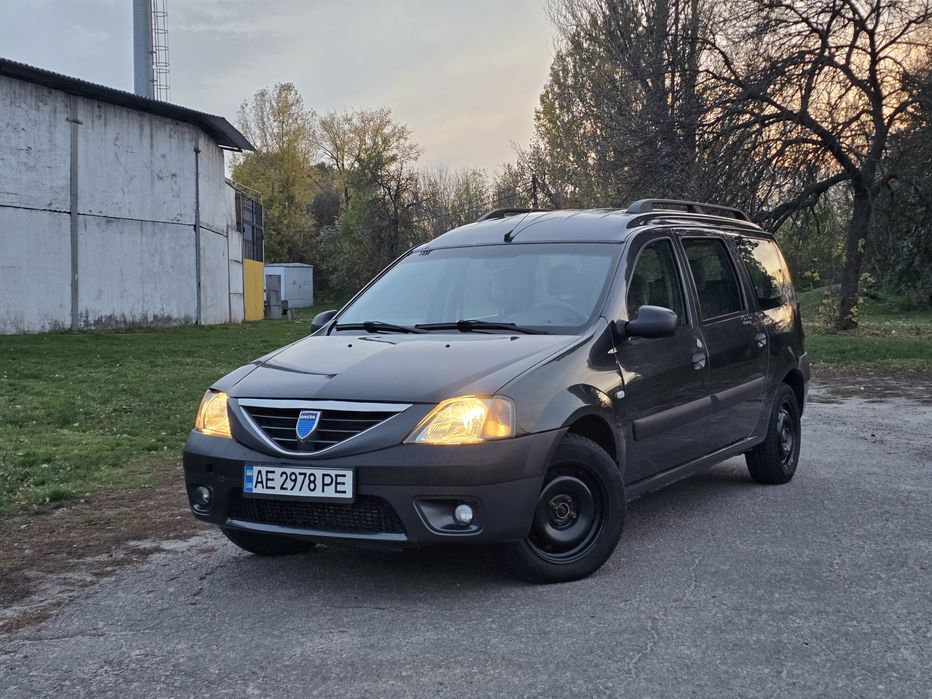 Dacia Logan (7 МІСЦЬ)