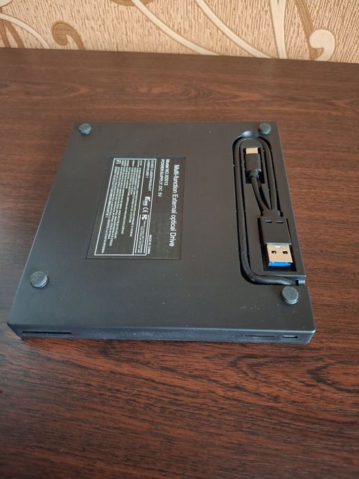 CD/DVD‑дисковод + USB‑C хаб – все в одному!