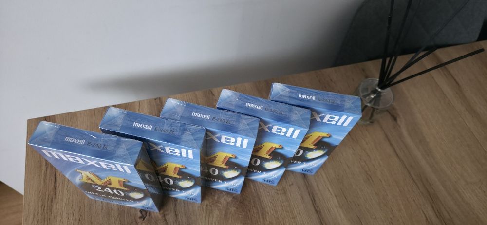 5x nowe. kaseta VHS  Maxell, model E-240M pakiet