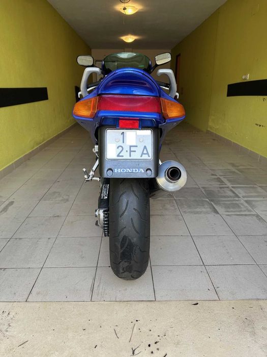 Honda VFR 750F (RC36) V4