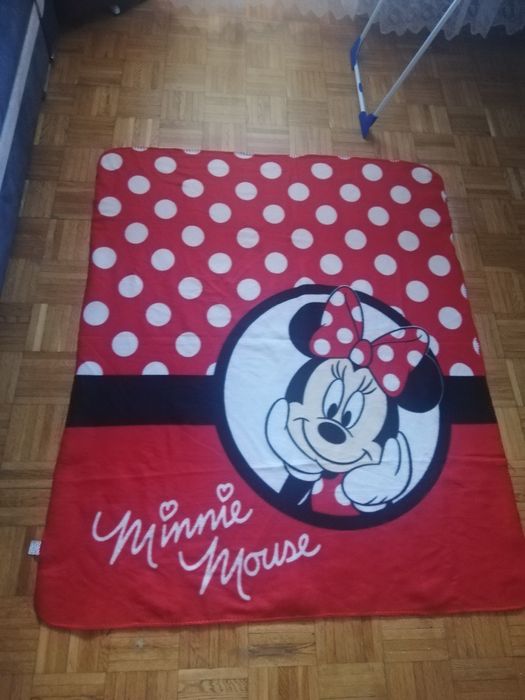 Koc/kocyk Myszka Minnie w rozmiarze 120/140 cm