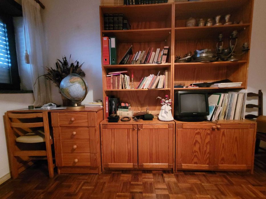 Estante e secretária