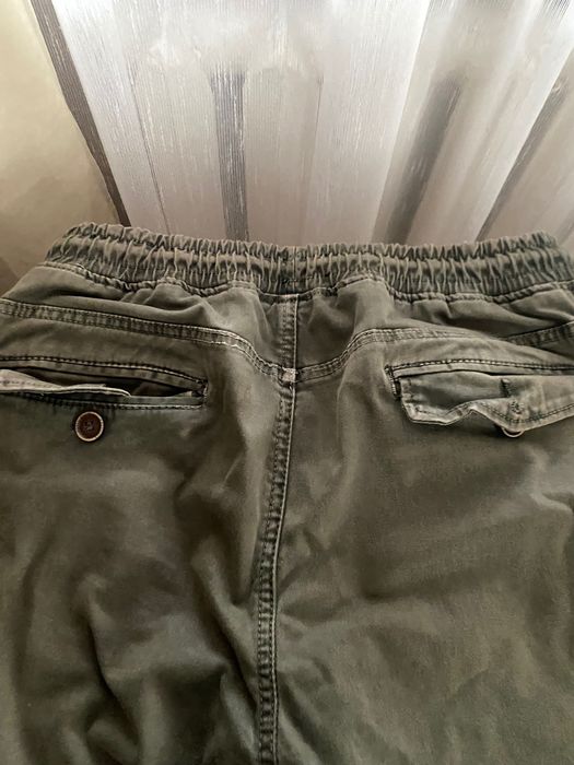Зелені штани карго