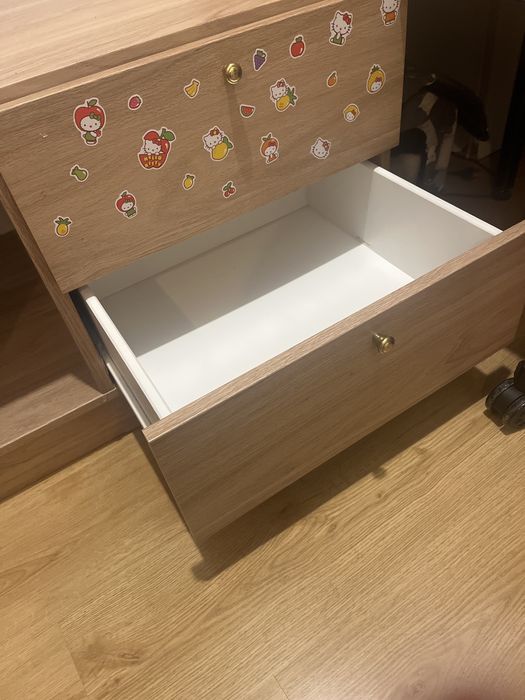 Roupeiro castanho Ikea VILHATTEN