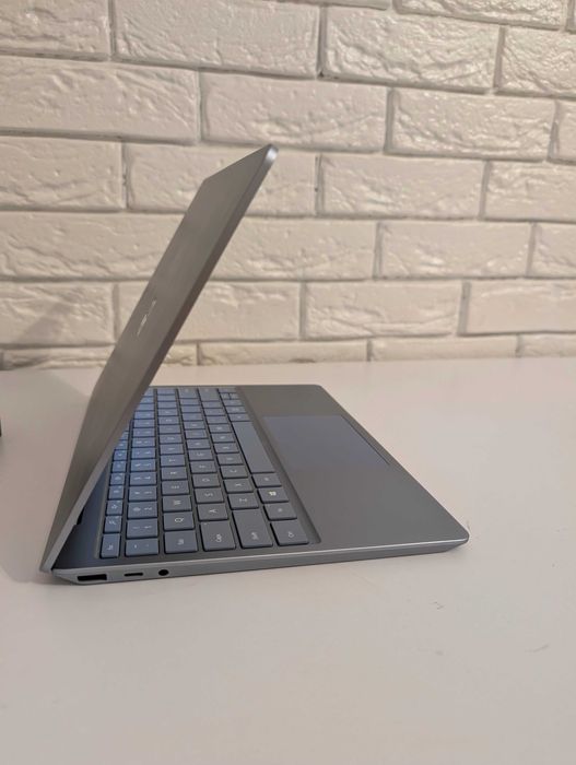 Сенсорний Microsoft Surface Go / I5-1035G1 / Nvme M.2 128 ГБ / Ram 8Gb