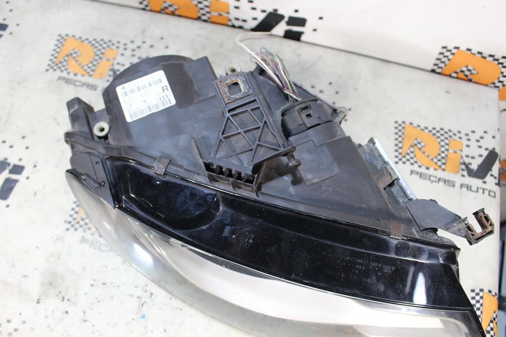 Ótica / farol direita AUDI A4 (8K2, B8)