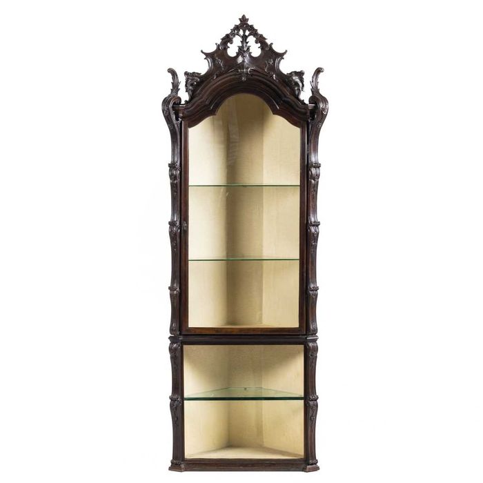 Móvel antigo de apoio