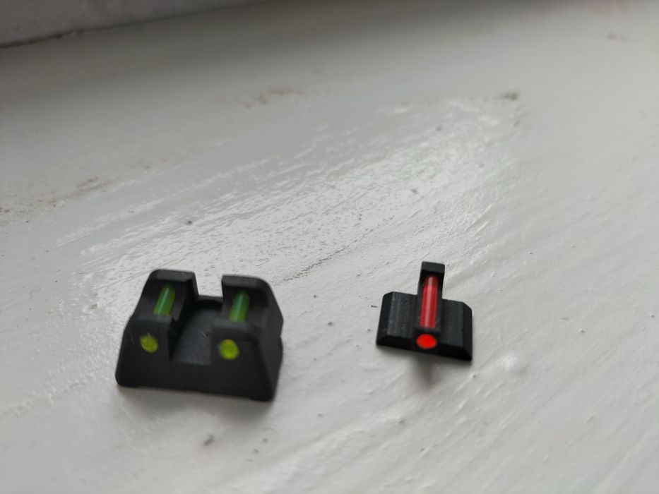 Мушка і цілий з оптоволокно