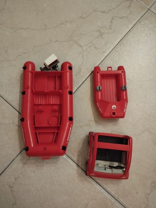 Barcos e carro dos bombeiros