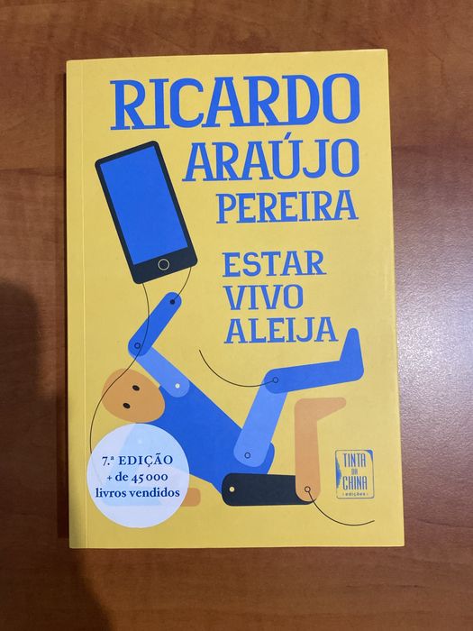 Livro “Estar vivo aleija” de Ricardo Araújo Pereira