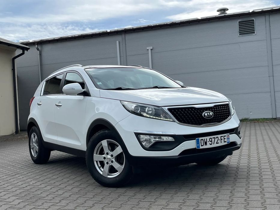 Kia Sportage 1.7 DIESEL manual - skóra climatronic- LED panorama - kamera NAWI