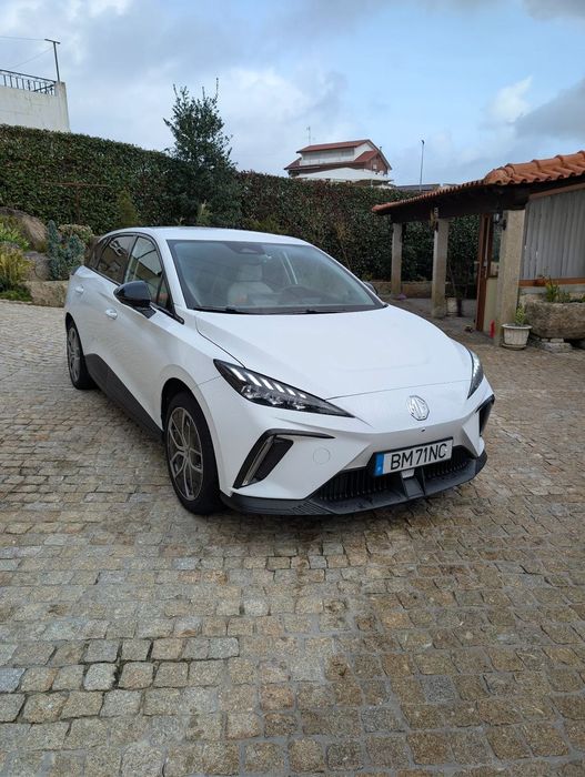 MG MG4 64 kWh Luxury