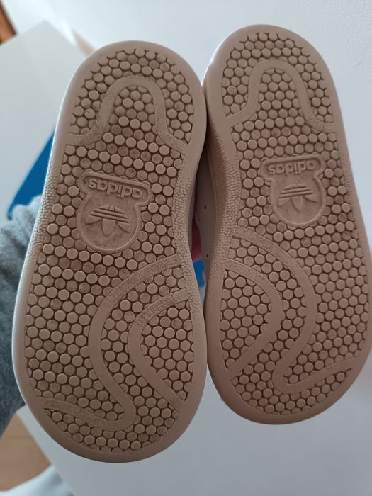 Tenis Adidas Stan Smith tamanho 24