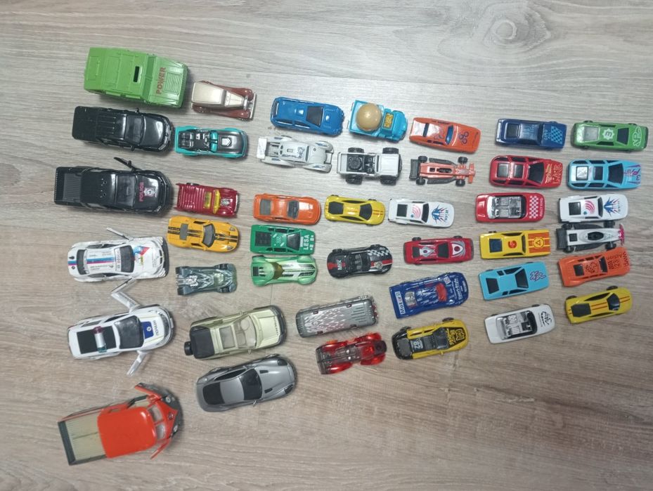 Набір машинок лотом 42шт.Kia, VW, Поліція та ін.