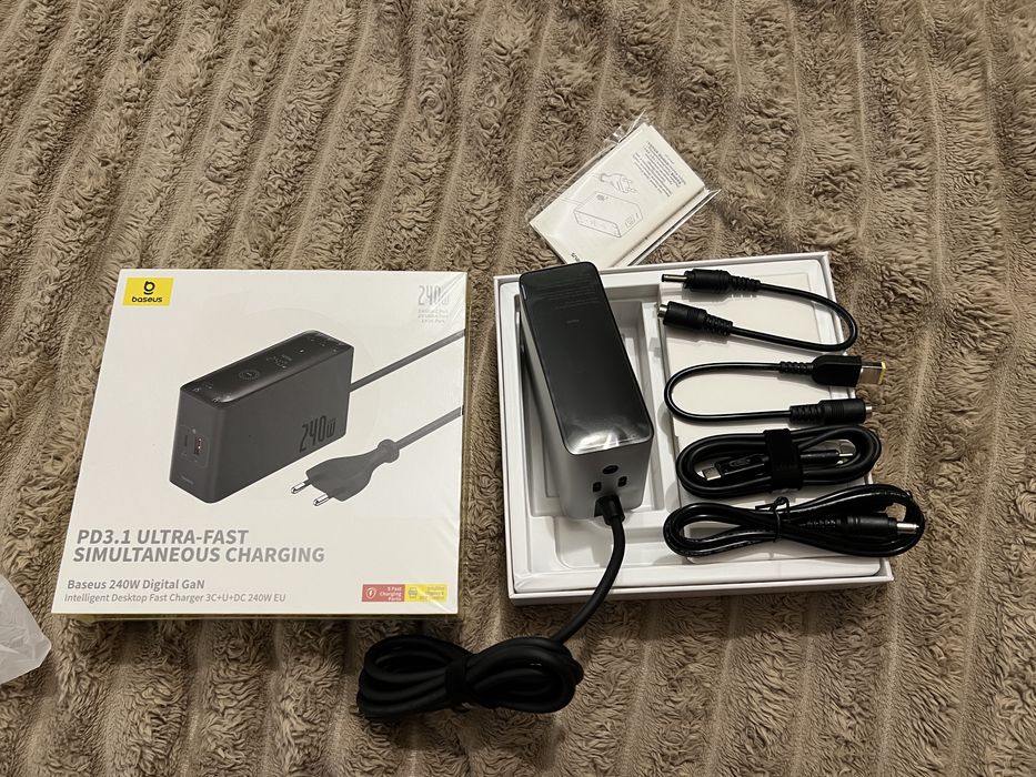 Швидкий Мережевий зарядний пристрій Baseus 240w Digital GaN