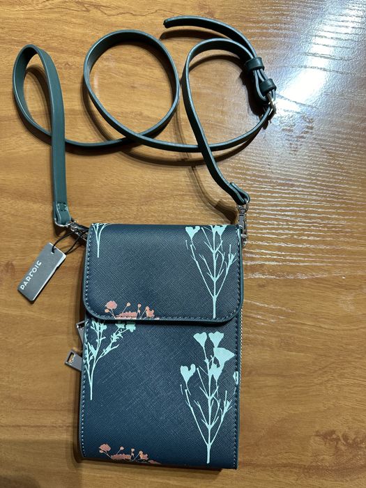 Сумка Parfois темно-зеленого цвета.