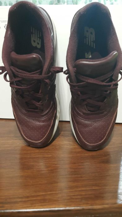 Tenis New Balance 42.5 em pele