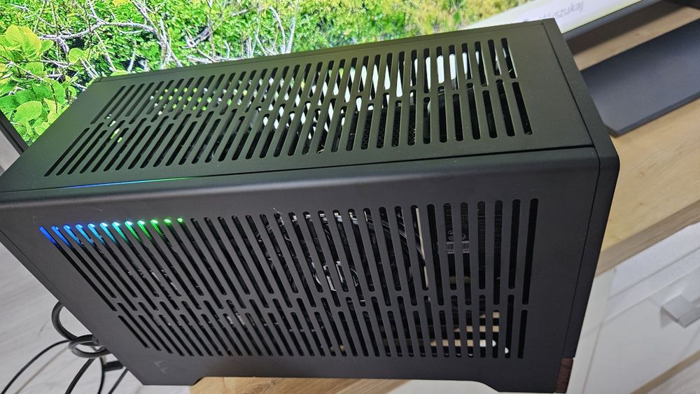 Komputer gamingowy ryzen 7 7700, rx 9060xt 16gb, 32gb ddr5,  fractal