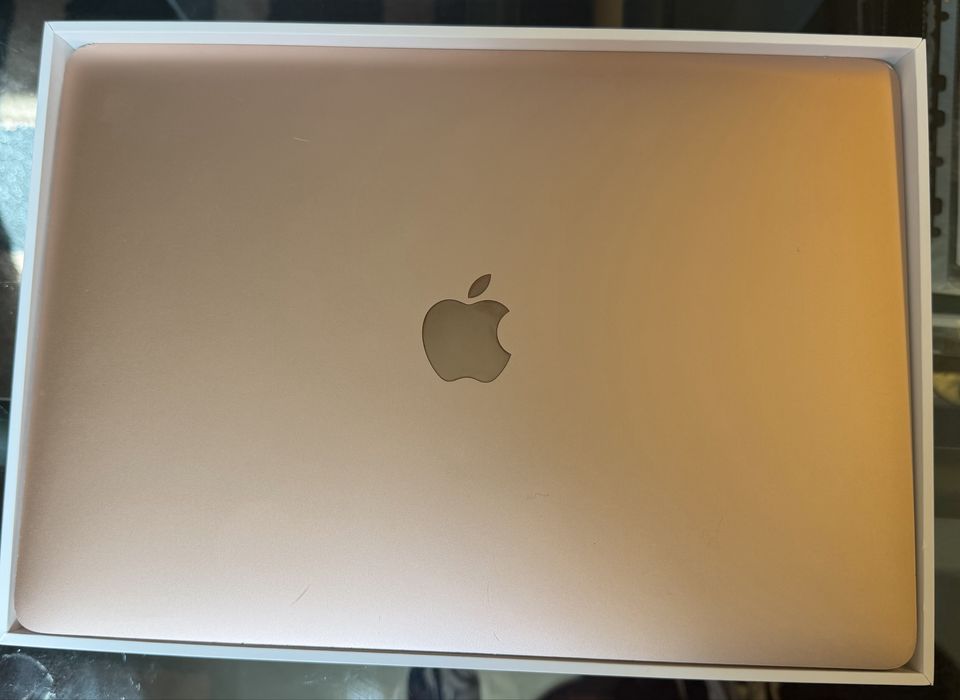 MacBook Air de 13 polegadas, modelo A2179, com processador Intel Core i3 de 10.ª geração, 8 GB de RAM  e SSD 128 GB