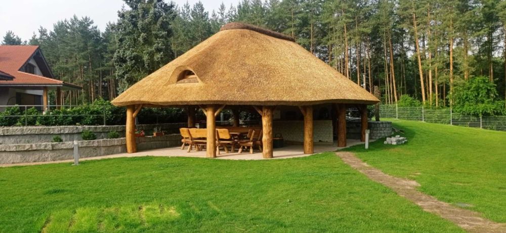 #altana #ogród #meble #trzcina #dach #relaks #grill #huśtawka #bal