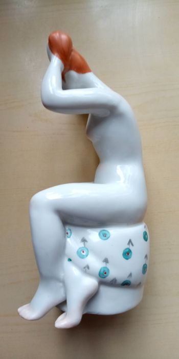 Статуэтка "Утро" или Купальщица.