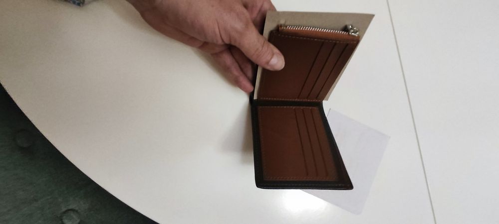 Carteira da marca DEABOLAR