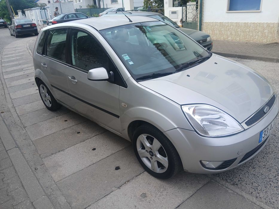 Ford Fiesta 1.4 tdci 5 lugares foto 2