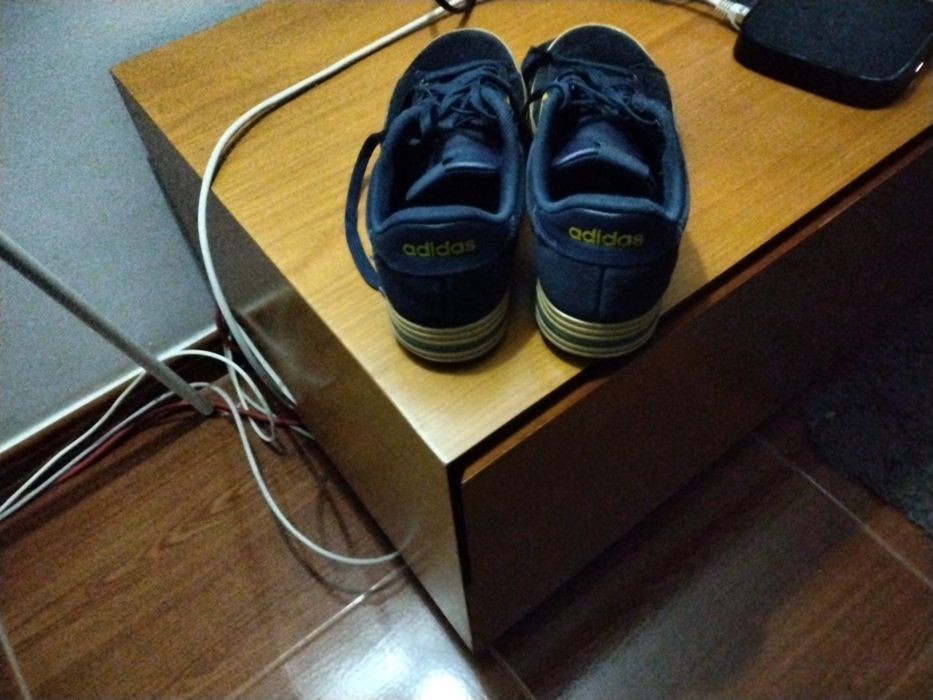 Sapatilhas Adidas NR 42 como novas