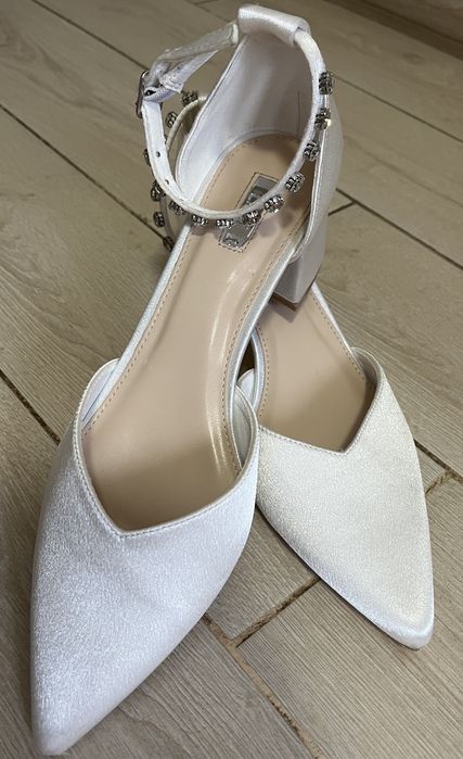 Linzi весільні  туфлі Jordanna Low Block Court  Next 41 р