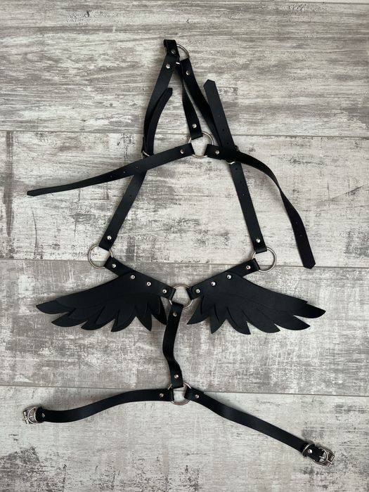 Harness ze skrzydłami